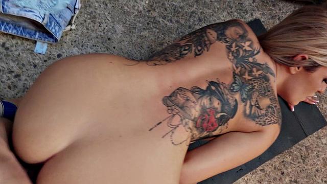 Marica's Bra-Fucking & Handjob Skills Helping Outdoors