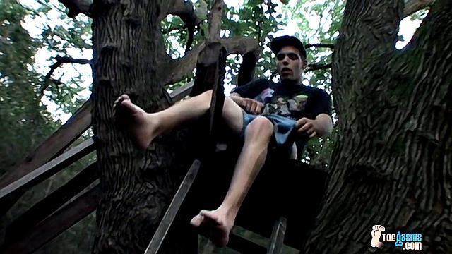 Drac gets his ass pounded in the park and laughs about climbing the ladder