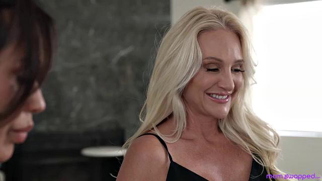 Naughty Stepmoms Have Extra Fun - S3:E3