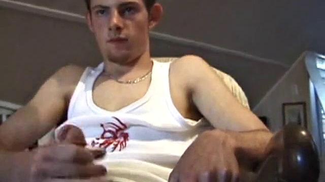 Скейтер Винс дрочит в одиночестве