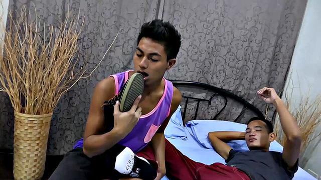 Josh and Josh are two Asian boys who love male feet and foot worship. The two twinks slip off their shoes and socks and start sniffing. This gets them horny, as they get naked and start sucking toes.