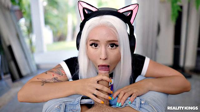 Friends Who Cosplay Together, Have Fun Together