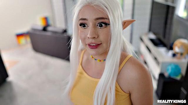 Friends Who Cosplay Together, Have Fun Together