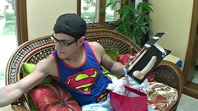 Houston Cummings has a new dildo and in this solo erk off scene he puts it to good use, while stroking his 7 inches of uncut meat. With some anal stimulation going on, the sexy boy works himself to the edge and blows his cum load for us.