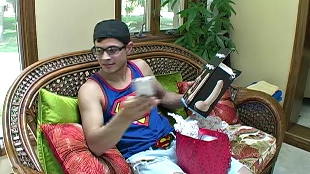 Houston Cummings has a new dildo and in this solo erk off scene he puts it to good use, while stroking his 7 inches of uncut meat. With some anal stimulation going on, the sexy boy works himself to the edge and blows his cum load for us.