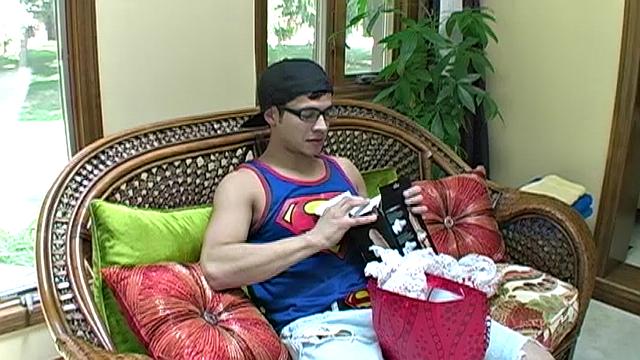 Houston Cummings has a new dildo and in this solo erk off scene he puts it to good use, while stroking his 7 inches of uncut meat. With some anal stimulation going on, the sexy boy works himself to the edge and blows his cum load for us.