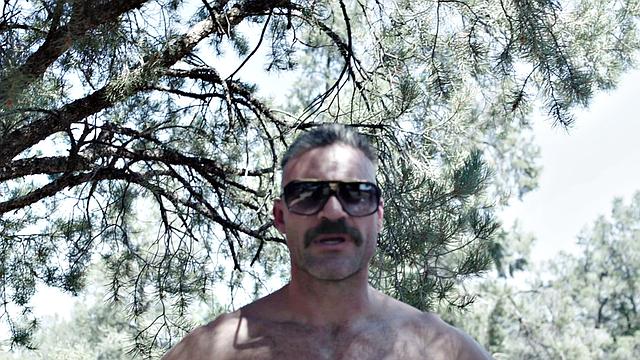 Эмили Райт играет в прятки, но её всегда ловит член