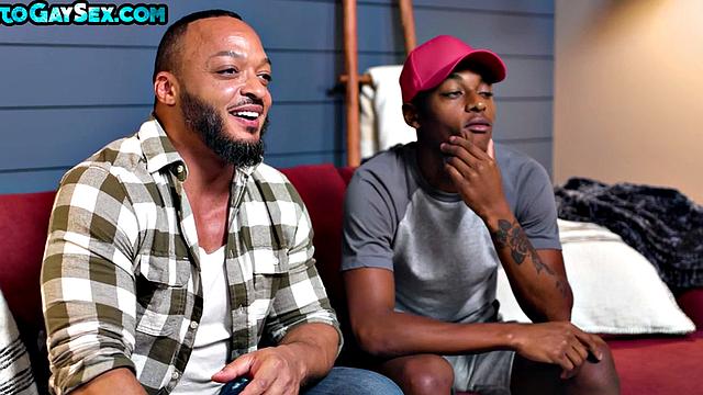 Black hunk barebacks bottom stud in asshole till cumshot