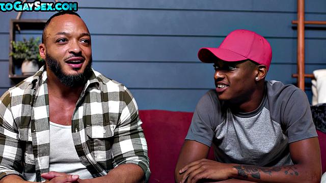 Black hunk barebacks bottom stud in asshole till cumshot