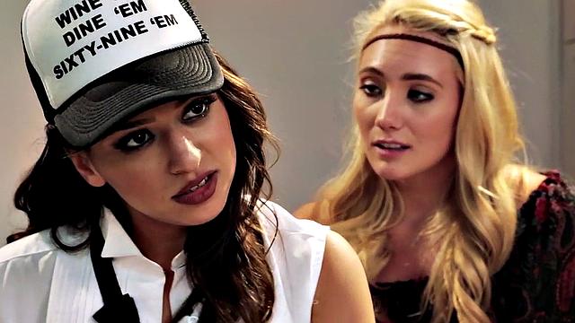 Squirting lez splashes from pussy in 69 and tribbing group