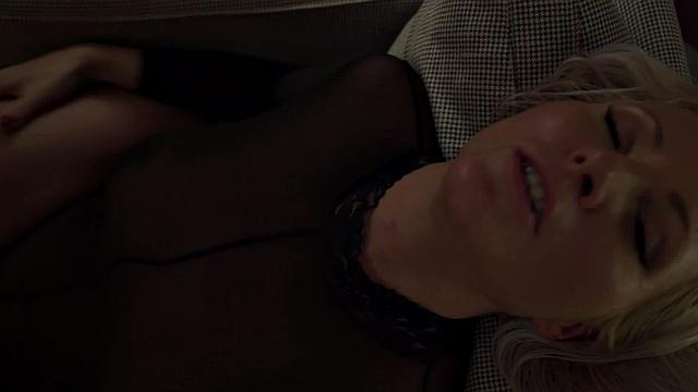 Amateur hostel babe fucked by lesbian cougar