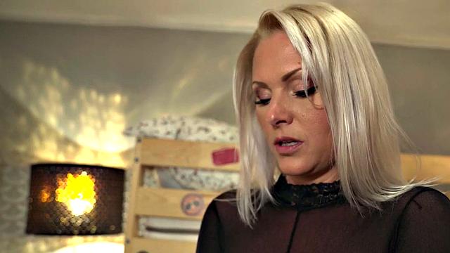 Amateur hostel babe fucked by lesbian cougar