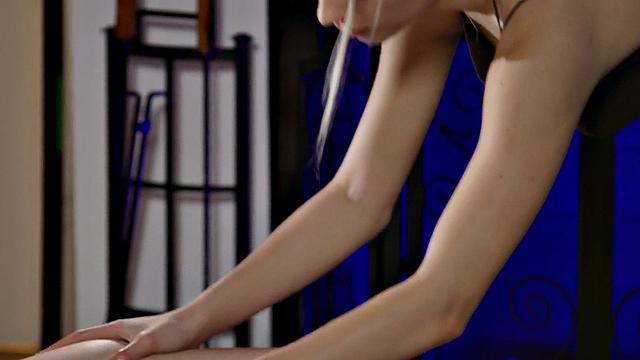 Dyke masseur licking hairy pussy on massage table