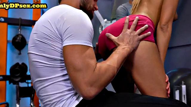 Double Penetrated Gym Bae Pleases 2 Cocks at the Same Time