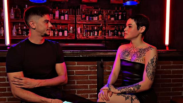 Саба Лапьедра впервые в жестком БДСМ: два мужика связывают, шпилят и доводят до сквирта