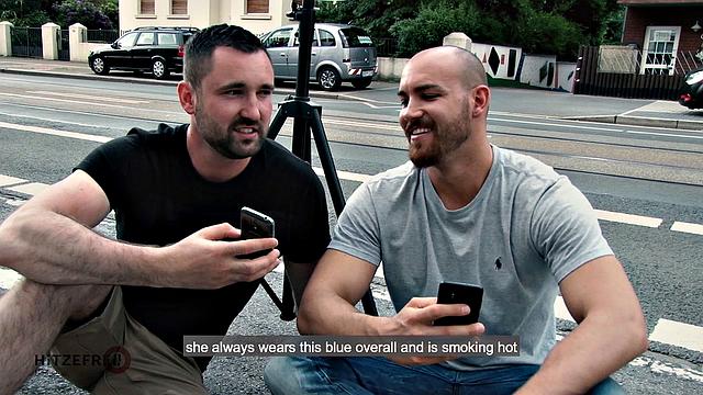 Патти трахается с Юнити на диване