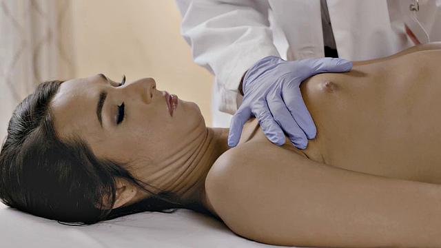 TRANSFIXED - Horny MILF Doctor Dee Williams Wants To Taste Her Petite Patient Cock