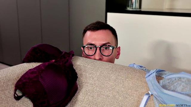 мачеха Леди Лайн села на член и шутит про семейные узы