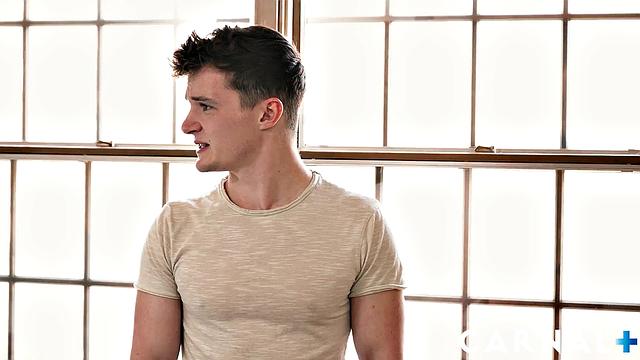 мускулистый студент жестко трахает мастера по вызову