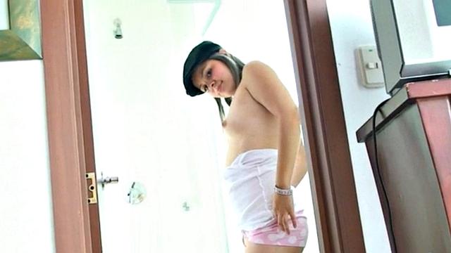 Sammy 18 Teasing Nude Showing tits