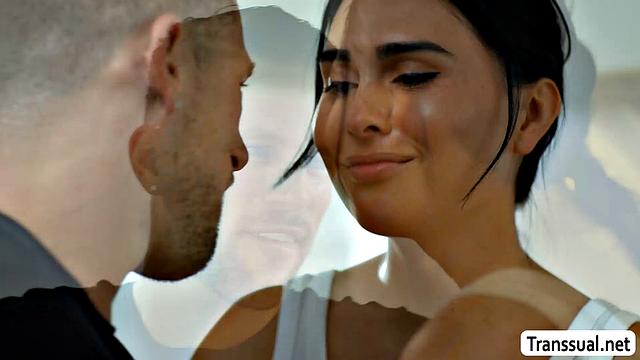 Транс-дама с шикарной фигурой и Roman Todd жарко трахаются на кровати, глубокий анальный секс и страстный минет от Ember Fiera.