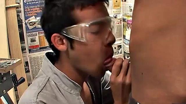 смотри, как самир трахается с кристобалом без гондона