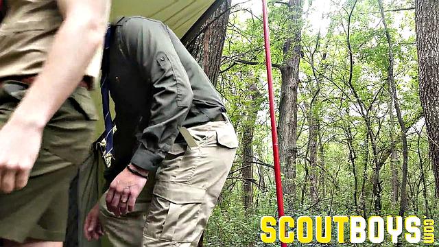 Скаут Серж жарко трахается на природе, держит в напряжении до конца