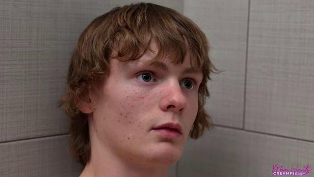 Skylar Snow соблазняет пасынка пышной грудью и жадным минетом