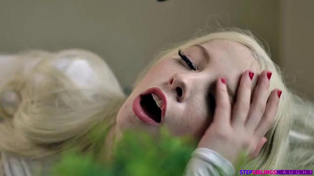 Listening to my step sister - S16:E7