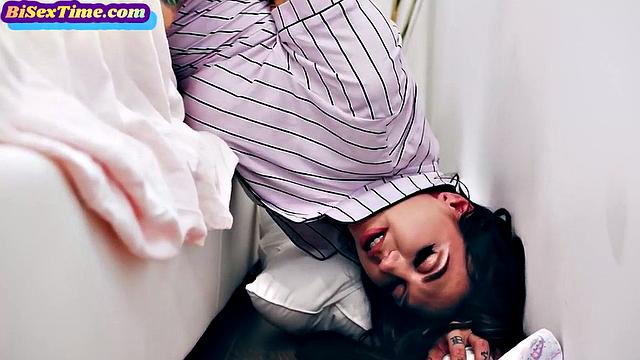 tattooed babe banged by Bi lovers