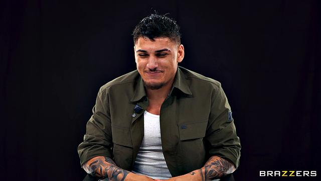 Анжела Уайт проверяет способности Виктора Рэя - сваха не подвела, секс заряженный!