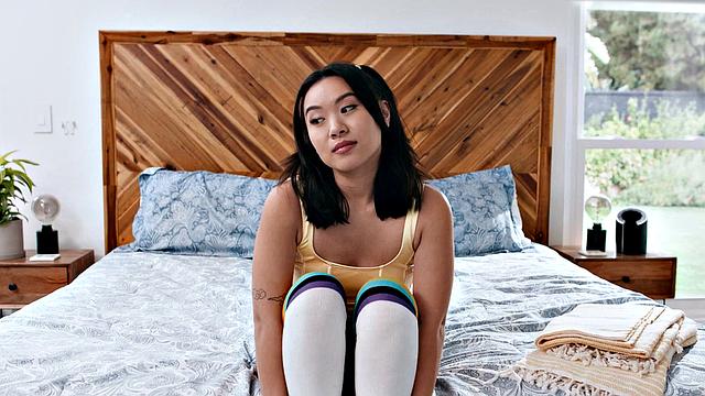 NAUGHTY TEEN KIMMY KIMM SEDUCES HER SEXY STEPMOM REAGAN FOXX TO EAT HER PUSSY!