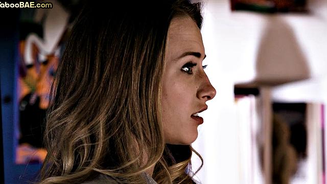 Cockuscking petite bae banged in 3way while friends watch