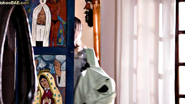 Cockuscking petite bae banged in 3way while friends watch