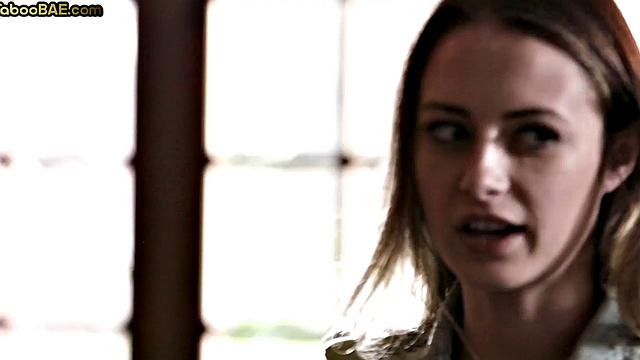 Cockuscking petite bae banged in 3way while friends watch