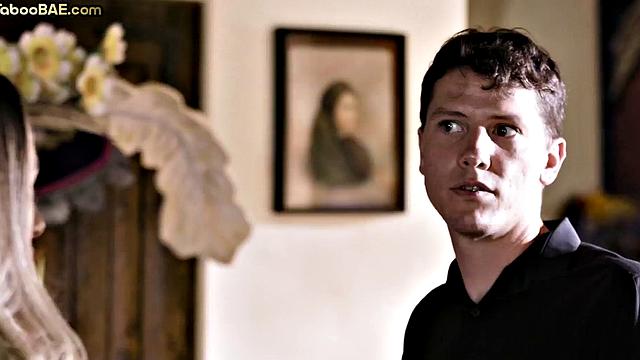 Cockuscking petite bae banged in 3way while friends watch