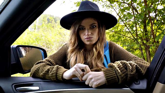 Picked up babe pussyfuckes outdoors