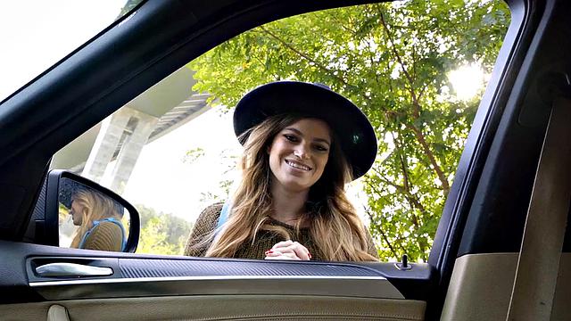 Picked up babe pussyfuckes outdoors