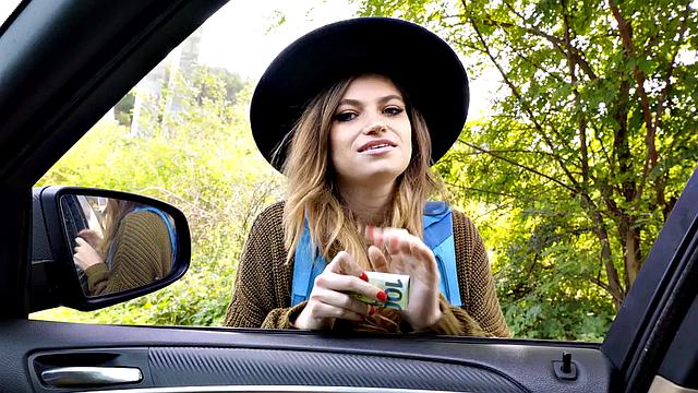 Picked up babe pussyfuckes outdoors