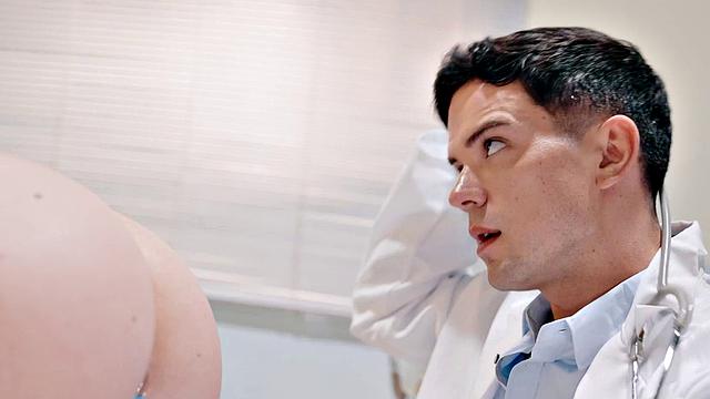 доктор дакота пэйн дрочит на теле майкла бостона прямо на приёме