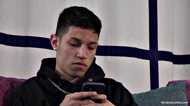 Ник страстно вылизывает Ларри и получает его член глубоко в себя