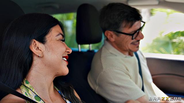 Следи, как Denis Marti изменяет жене с Lexi Luv в хостеле, когда не смог устоять перед соблазном!