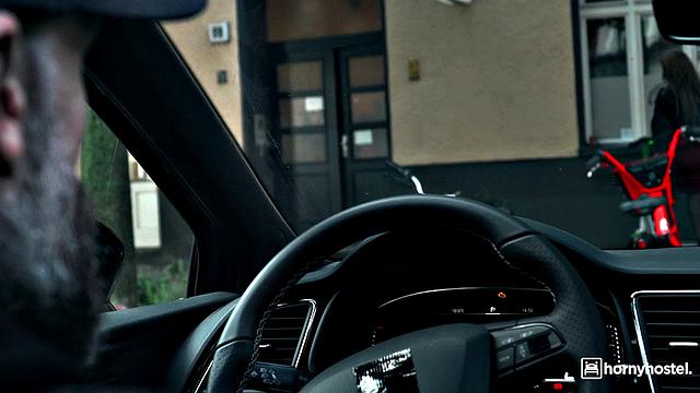 Марилин Кристал превращает скучный хостел в горячий бордель для двоих парней - анальное веселье с сюрпризом, постояльцы довольны, хозяйке не расскажем!