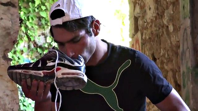 Sneakers fetish stud gets fucked in abandoned spot