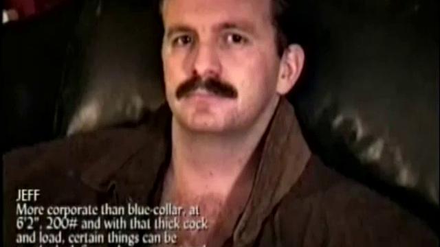 красавчик джефф дрочит свой огромный член и кончает мощно