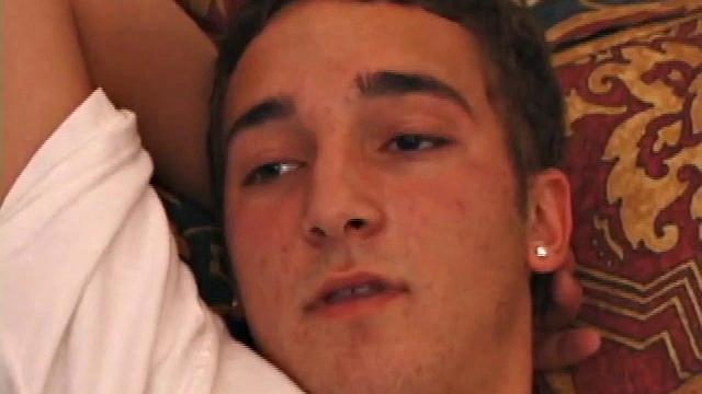 race banner завис на порно и так увлёкся, что член стал главным героем