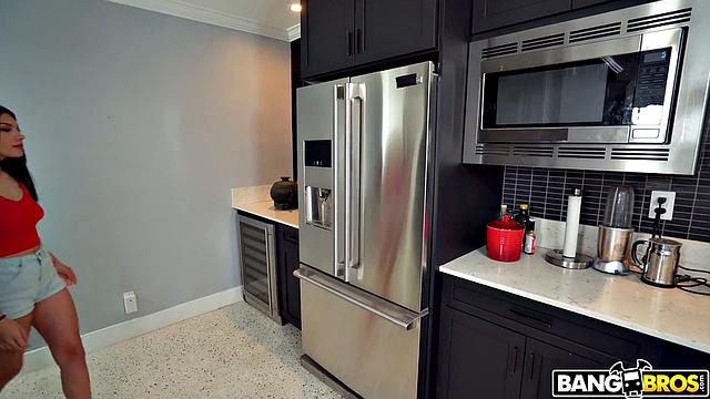 Рейна Делакруз трахает Джонни Лава ради секс-куклы, ревность доводит до оргазма!