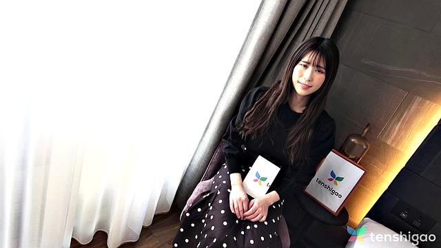 Смотри, как Хитоми Канзаки соблазняет в откровенном бикини