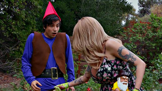 Short guy bangs busty MILF till cum in mouth