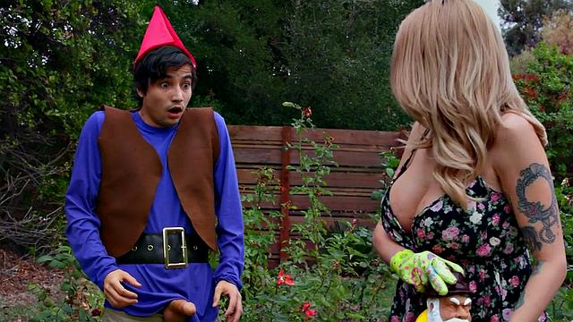 Short guy bangs busty MILF till cum in mouth